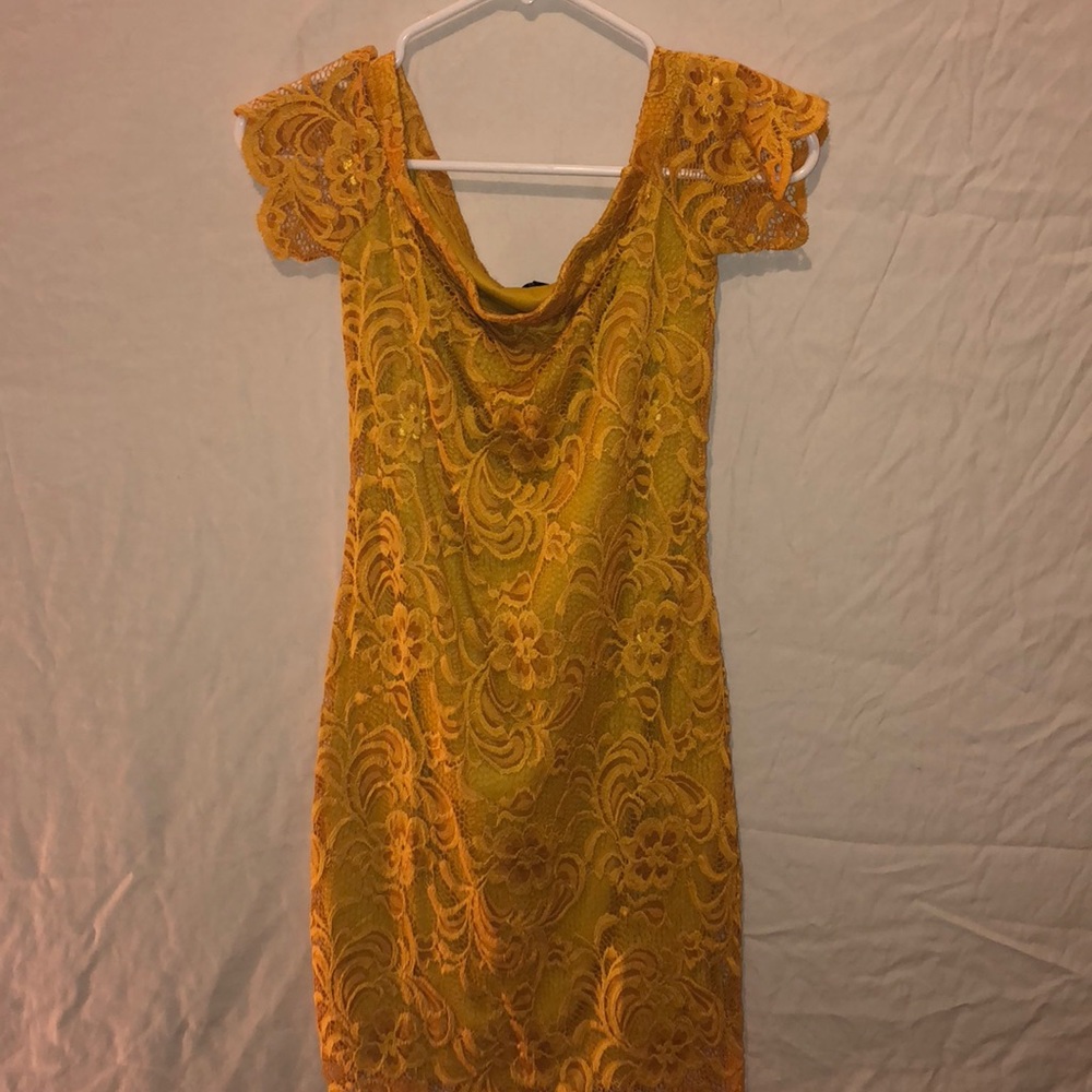 Medium length, causal dress.